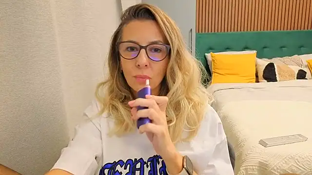 SukyGirl online show from 10/22/25, 10:15