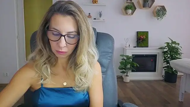 SukyGirl online show from 10/23/25, 07:40