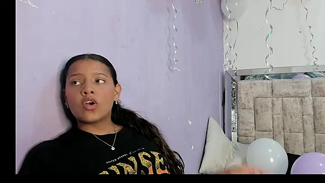 Snapshot of ReisheII_Andersom chatting on 10/24/25, 11:23 ReisheII Andersom online show from 10/24/25, 11:23