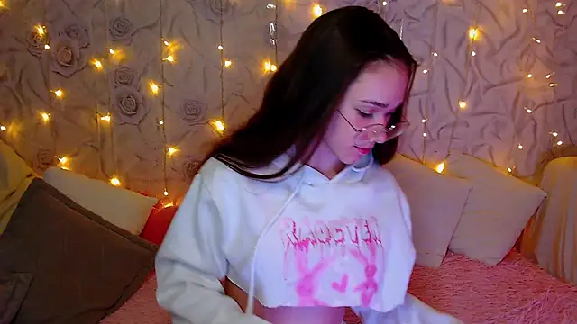 fluffy kitty  online show from 10/17/25, 03:25