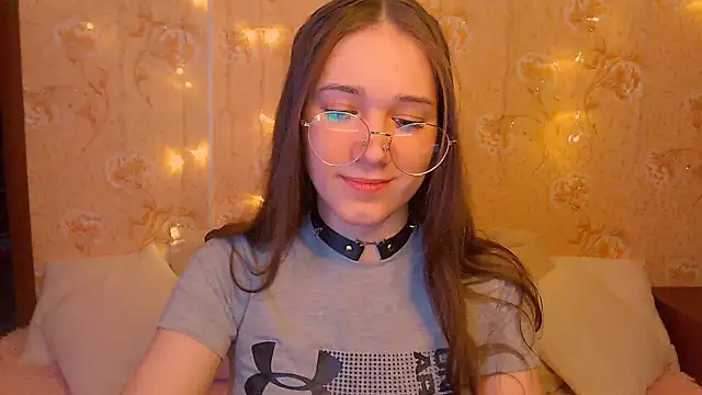 fluffy kitty  online show from 02/08/26, 09:29