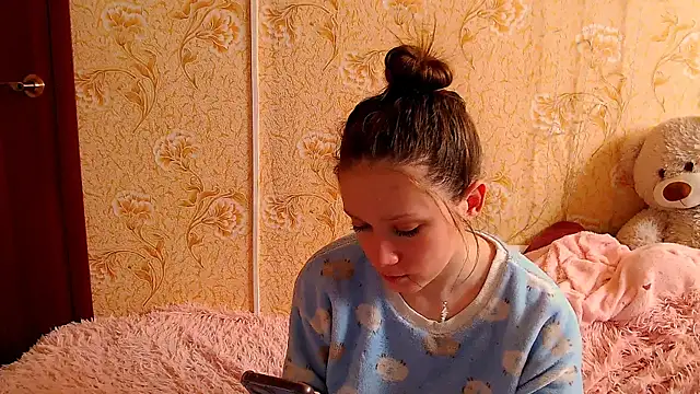 fluffy kitty  online show from 03/06/26, 08:44