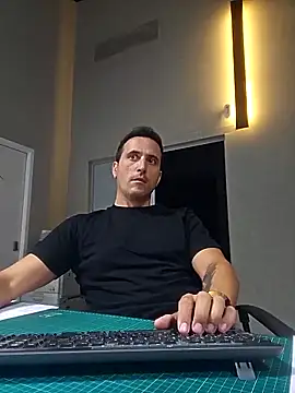 Lucas   81 online show from 10/21/25, 06:30