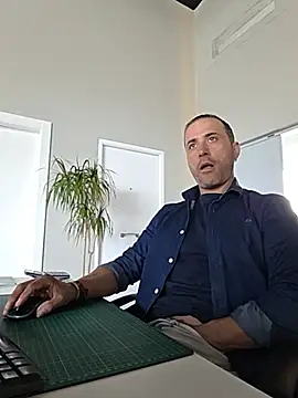 Lucas   81 online show from 05/09/26, 09:47