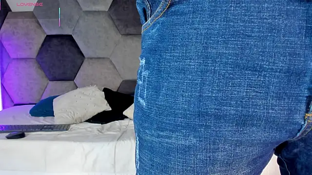 Latrellx7 online show from 04/16/26, 03:40