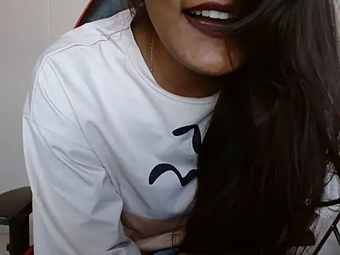 Snapshot of miss_sona27 chatting on 09/20/25, 04:24 miss sona27 online show from 09/20/25, 04:24