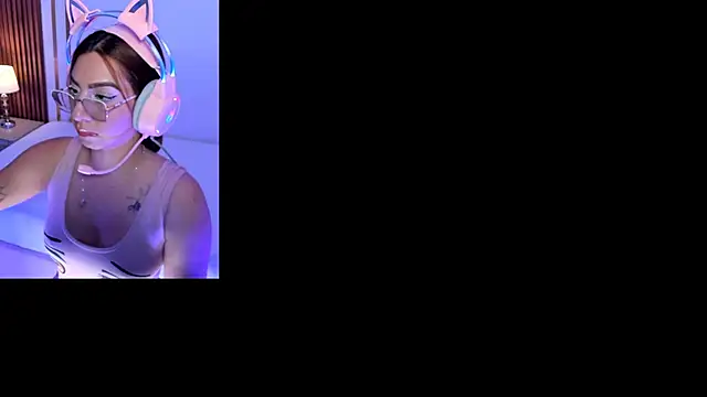 Snapshot of CamilaVegas_ chatting on 06/15/26, 04:53 CamilaVegas online show from 06/15/26, 04:53
