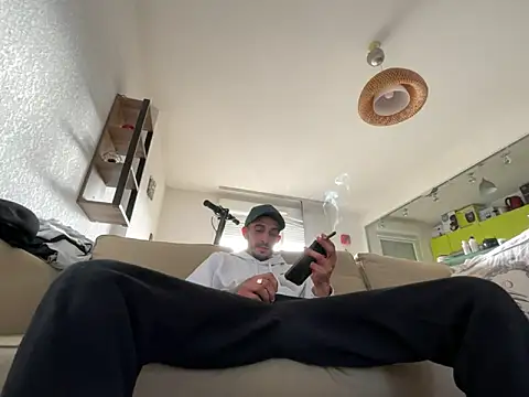 Rebeu313 online show from 02/14/25, 02:33