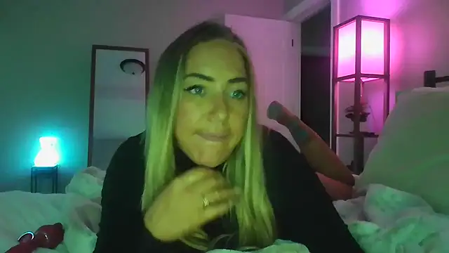 Snapshot of sunshinekisses chatting on 01/18/25, 10:06 sunshinekisses online show from 01/18/25, 10:06