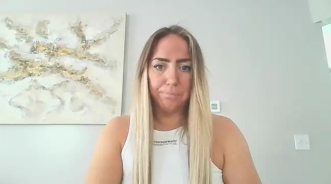 Snapshot of sunshinekisses chatting on 03/01/25, 04:54 sunshinekisses online show from 03/01/25, 04:54