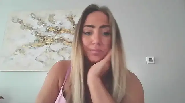 Snapshot of sunshinekisses chatting on 03/06/25, 08:59 sunshinekisses online show from 03/06/25, 08:59