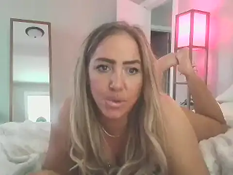 Snapshot of sunshinekisses chatting on 03/19/25, 05:17 sunshinekisses online show from 03/19/25, 05:17