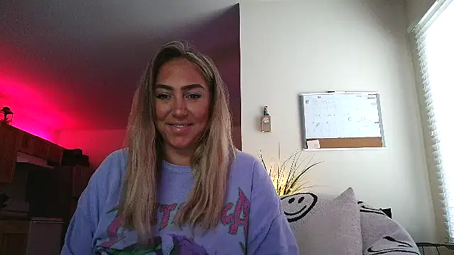 Snapshot of sunshinekisses chatting on 09/23/25, 02:20 sunshinekisses online show from 09/23/25, 02:20