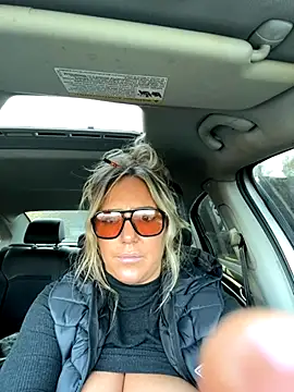 Snapshot of sunshinekisses chatting on 11/24/25, 08:30 sunshinekisses online show from 11/24/25, 08:30