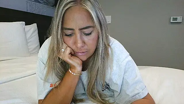 Snapshot of sunshinekisses chatting on 02/07/26, 07:06 sunshinekisses online show from 02/07/26, 07:06