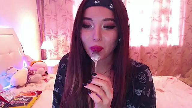 lilianbee online show from 07/08/26, 05:56