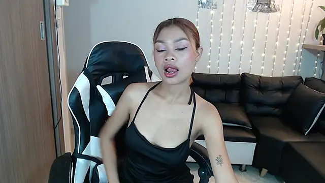 Perla prg online show from 02/21/25, 12:50