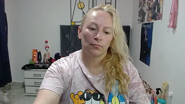 emperabigbootybigass online show from 05/21/26, 06:04
