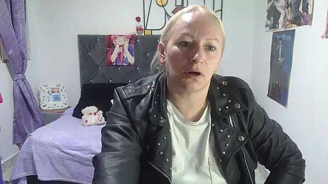 Snapshot of emperabigbootybigass chatting on 06/04/26, 12:33 emperabigbootybigass online show from 06/04/26, 12:33