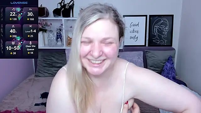 AnnaXCherri online show from 10/22/25, 02:12