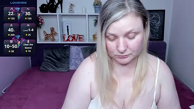 AnnaXCherri online show from 11/25/25, 04:12