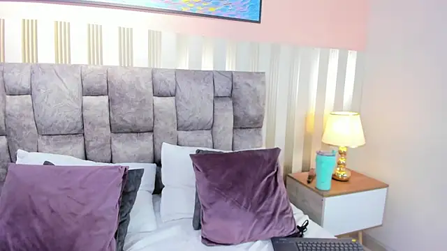 nova lane online show from 02/07/25, 01:47