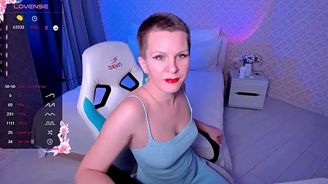 Snapshot of Louisa_Bay chatting on 11/28/25, 04:53 Louisa Bay online show from 11/28/25, 04:53