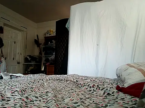 Snapshot of DevinToore chatting on 10/10/25, 03:22 DevinToore online show from 10/10/25, 03:22