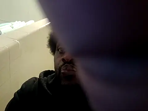 Snapshot of DevinToore chatting on 11/12/25, 06:08 DevinToore online show from 11/12/25, 06:08