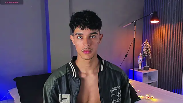 Snapshot of Busterspinter chatting on 12/13/24, 06:53 Busterspinter online show from 12/13/24, 06:53