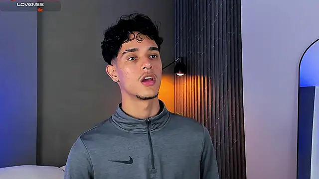 Snapshot of Busterspinter chatting on 01/04/25, 12:27 Busterspinter online show from 01/04/25, 12:27