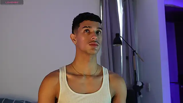 Snapshot of Busterspinter chatting on 11/25/25, 01:22 Busterspinter online show from 11/25/25, 01:22