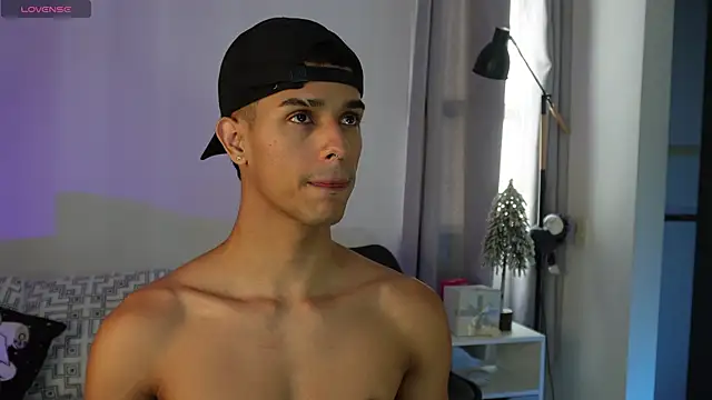 Snapshot of Busterspinter chatting on 12/14/25, 03:50 Busterspinter online show from 12/14/25, 03:50