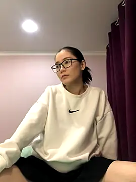 Snapshot of Milka23 chatting on 12/07/24, 05:53 Milka23 online show from 12/07/24, 05:53