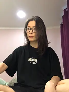 Snapshot of Milka23 chatting on 12/25/24, 10:39 Milka23 online show from 12/25/24, 10:39