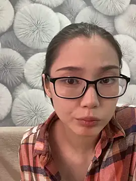 Snapshot of Milka23 chatting on 03/21/25, 12:50 Milka23 online show from 03/21/25, 12:50