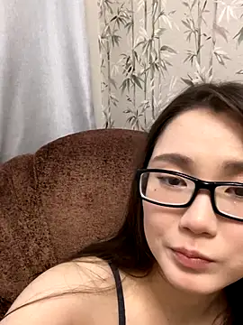 Snapshot of Milka23 chatting on 11/14/25, 10:58 Milka23 online show from 11/14/25, 10:58