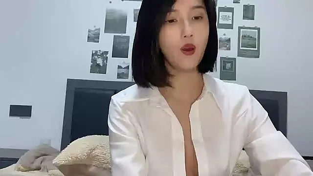 Snapshot of Arrebo1 chatting on 12/18/24, 06:53 Arrebo1 online show from 12/18/24, 06:53