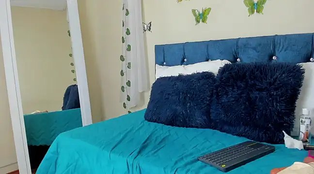 cristalwalker   online show from 03/11/25, 06:52