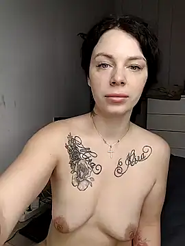 Lola Hale online show from 01/28/25, 05:14