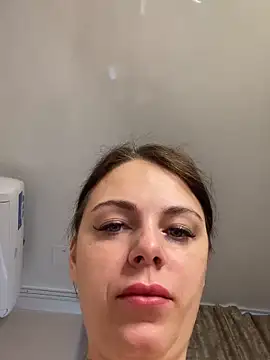 Lola Hale online show from 11/18/25, 05:34