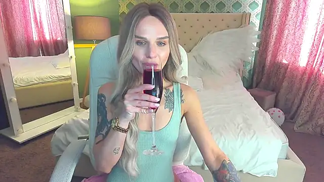 KiraGrayy online show from 03/08/25, 01:47