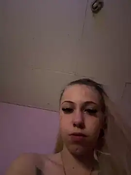 Snapshot of Katherinabby33 chatting on 03/04/26, 04:57 Katherinabby33 online show from 03/04/26, 04:57