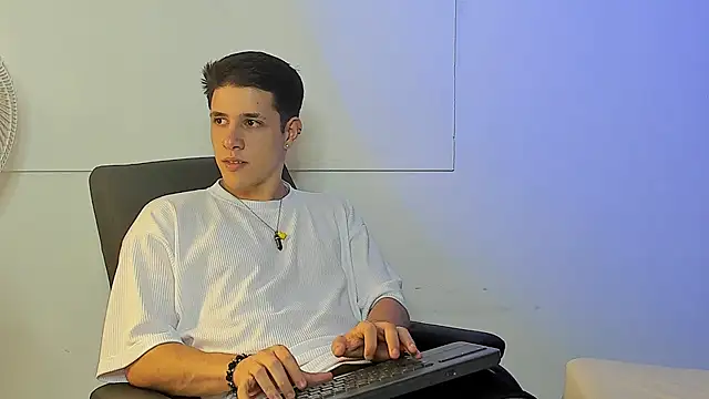 Adan rivas  online show from 12/26/24, 10:20