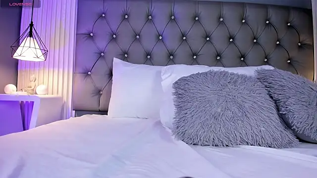 VioletthaRous online show from 03/19/26, 10:36