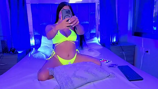 Mia Oxford online show from 10/11/25, 02:04