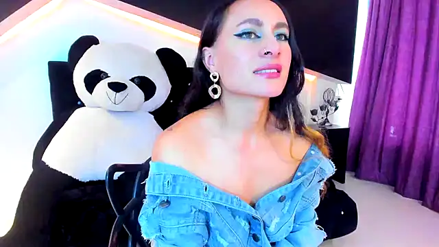 Coral Gibson online show from 02/12/25, 06:51