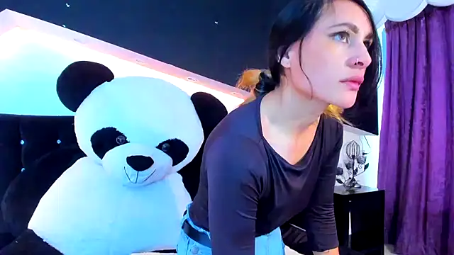 Coral Gibson online show from 02/13/25, 12:32