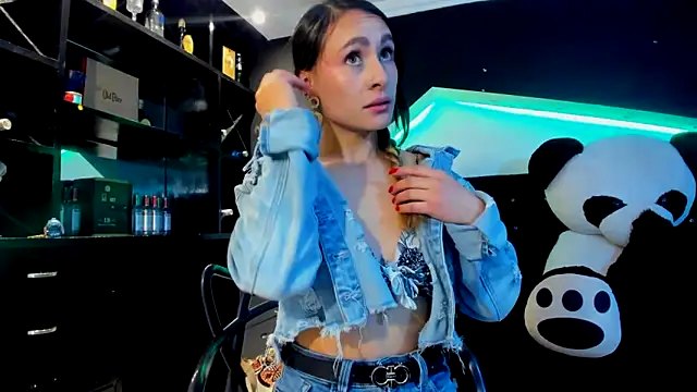 Coral Gibson online show from 03/07/25, 12:23