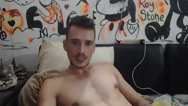 roystonee01 online show from 03/03/26, 02:39